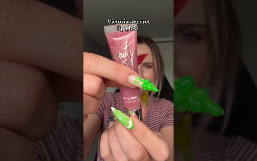 Going through my old makeup bag from 2005-2013💄 #asmr