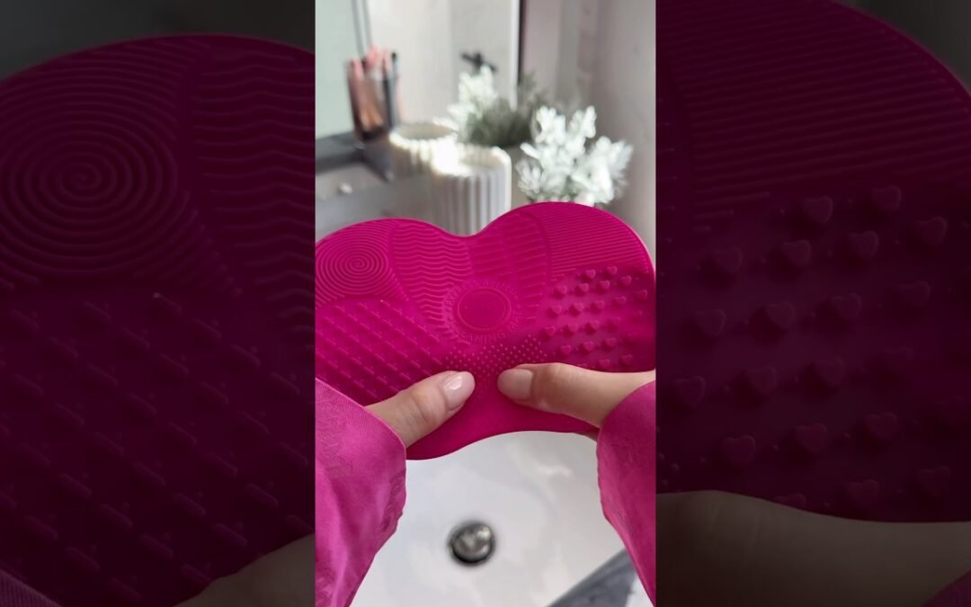 cleaning my makeup brushes 🫧🎀 #cleaning #makeup #brushes #asmr #satisfying #aesthetic #motivation