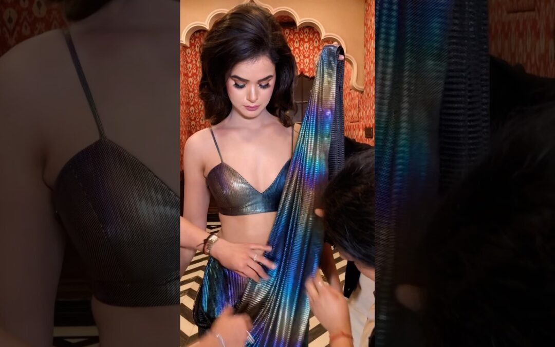 Multi Chrome Eyeliner by Parul Garg for this stunning look in Saree 💙