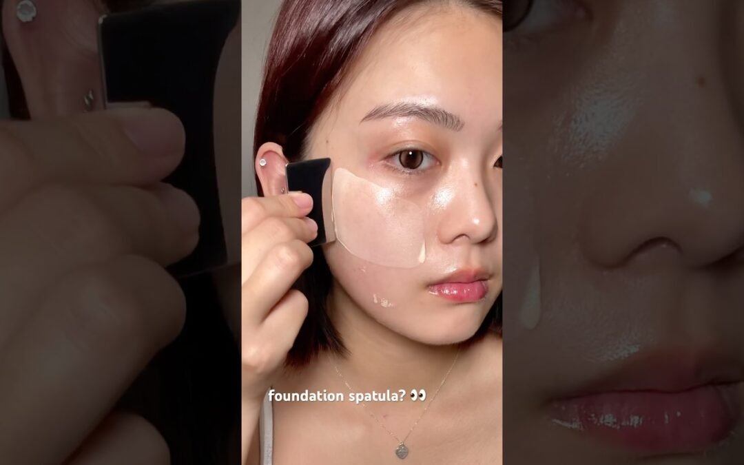 FOUNDATION SPATULA!! 👀 #makeup #makeuptutorial #koreanmakeup #makeuphack #makeuptips #foundation